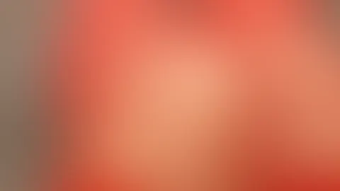 Wenn du meine roten Füße siehst, weißt du, dass du verloren bist. Folge mir, damit du lernst, wie Gehorsam aussieht. Nur wer ernsthaft dient, darf mich betrachten.