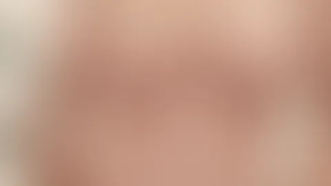 Geil in der Badewanne mit dem Dildo besorgt