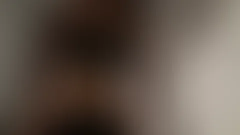 Notp**s im Parkhaus Nach dem ich im Parkhaus geil gef**kt hatte, musste ich so dermaßen dringend pullern, das ich noch an Ort und Stelle meine Hose runterzog und es einfach laufen ließ. Ich hatte ec