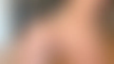 Ich glaub, die Aussicht spricht gerade für sich… 😉 So nah dran – würdest du wegsehen oder genau hinschauen? 😏 Komm ein bisschen näher… ich beweg mich extra nicht 💋
