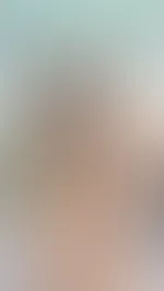 Nackte Brüste am Fenster. Genießt mit mir den Ausblick aus meinen Studio. 🥵