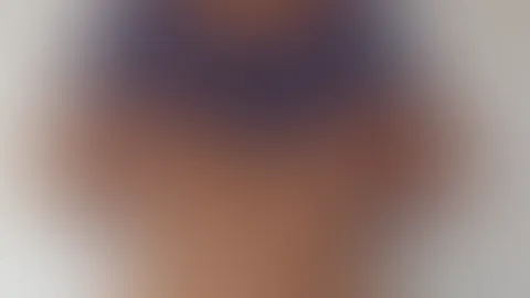 🔥 Ich brauche keinen BH – meine Brüste haben ihren eigenen Rhythmus. Magst du sie tanzen sehen?