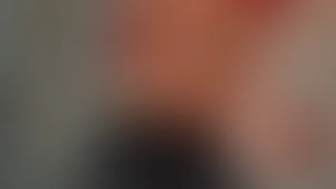 1min total versaut nur für dich!🥵 Mein roter Bh wird dich schon hart machen aber Untenrum hab ich meine extrem enge Lack Hotpants an!😵💫😍 Mein fetter A***h passt fast nicht rein wie man sehen kann