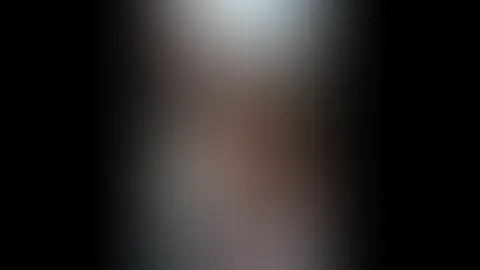 Ich masturbiere mit einer riesigen Aubergine