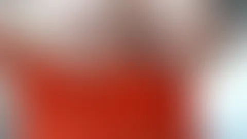 Vorschau meines neuen Solo-Videos 🔥 15 Minuten dreckig, nass und laut 🥵 Nur in roten Strümpfen geblieben… hab mit allen Löchern gespielt, F****r und Toys tief in meiner F***e, bin wie verrückt getro
