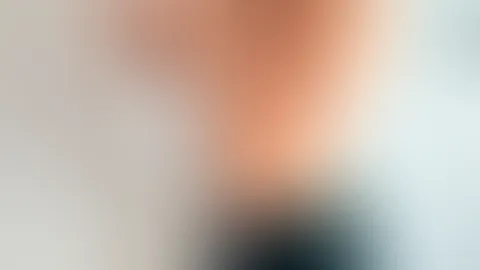 Mhh ich liebe ja einen schönen harten S*****z. Aber das ist ein Monsterdildo, den ich in meinem sexy Outfit mit meiner Zunge verwöhne