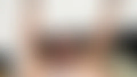 Soll ich mich ein bisschen Platz machen… oder legst du dich einfach dazu? 😏 Sieht doch gemütlich aus hier, oder nicht? Komm näher – ich beiß auch nicht… 😉💋