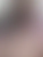 Stellt euch mal vor, wie langsam ich das Kleidchen hochschiebe… darunter wartet etwas, das euch komplett den Verstand raubt 😈🔥