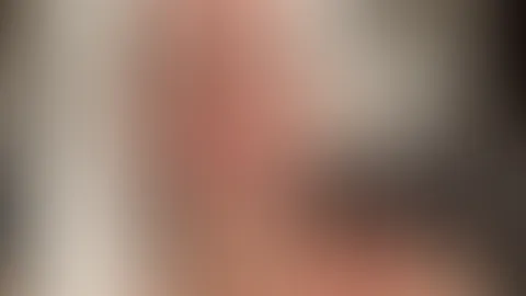 Frisch aus der Dusche… und noch ganz entspannt. 🚿💋Manchmal sind die besten Momente genau danach – wenn die Haare noch nass sind und man sich einfach wohlfühlt. Ein kleiner Kuss für dich… 😘
