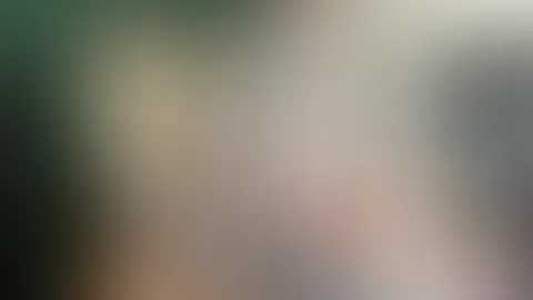 Teen in süßem Cosplay besorgt es sich Doggy am Spiegel!!