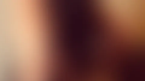 Leder-Leggings sind wie eine zweite Haut... nur viel aufregender. ✨ Sie glänzen an den richtigen Stellen, findest du nicht auch? Ich überlege gerade, ob ich sie heute überhaupt ausziehen soll – oder o