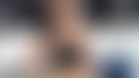 Hallo, Liebling đđ« Wie gehtâs dir? Heute habe ich mir eine kleine Auszeit gegönnt⊠und ein bisschen Training fĂŒr die Kurven đâš. So hier sitzend, den Moment genieĂend⊠kommst du mit meiner Stimmung