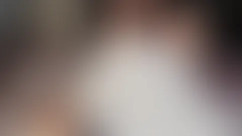 Morgen… 😌 Wie ungern ich unter der Decke hervorkriechen möchte… Liege hier nackt, warm und total entspannt 💕 Vielleicht möchte jemand zu mir unter die Decke kommen?