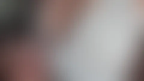 Kleiner Einblick unters Shirt đđ