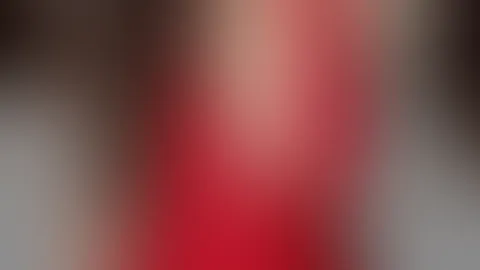Rot weckt immer das Feuer in mir… ❤️🔥Gefällt dir, wie ich in Rot aussehe?❤️