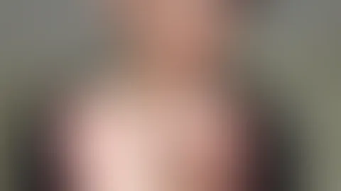 Wenn du magst... erzähl mir von deinen tiefsten Wünschen. Nur flüsternd, ganz nah, damit ich voll und ganz spüren kann, wie sehr du es willst😘