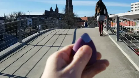 FERNGESTEUERTE Shoppingtour! + Blowjob in der Umkleidekabine!