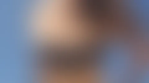 Uff, heute ist es so verdammt heiß… ☀️😈 Soll ich meinen Bikini ausziehen?