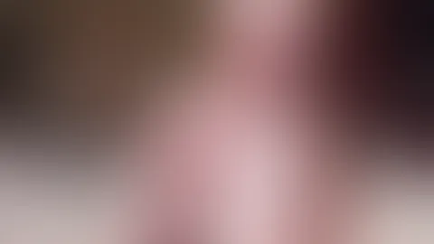 Ich hab die Schoko Soße hast du die Vanille Creme? Eigentlich malt man ja die Eier an, naja aber die habe ich ja ganz offensichtlich nicht! Aber was anderes rundes zum anmalen und zu spielen definitiv