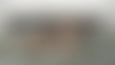 Sei mein Voyeur und sieh mir zu, wie ich es mir mit dem Höschen mache.