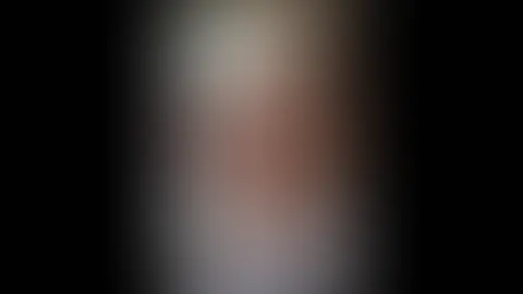 Ich öle genüsslich meine großen Brüste ein 🥵