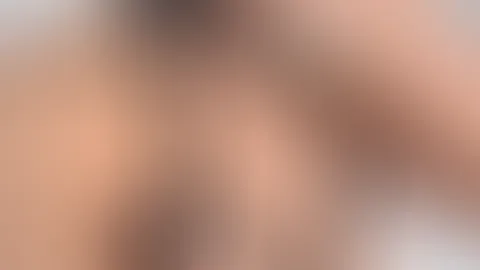 Nackte Titten im Riemendessous