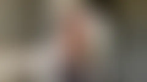 Verlassene Halle, aufregende Stimmung und jede Menge Spannung⊠đ„đ Was dort passiert ist, solltet ihr euch nicht entgehen lassen. Die Chemie, die Dynamik und die AtmosphĂ€re machen diesen Clip zu etw