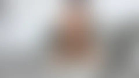 Und noch ein kleiner Einblick in mein neues Video. Ich verrate dir schon mal so viel: Ich öle und massiere nicht nur meine Boobies für dich! 🍒