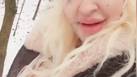 Ich p**se meinen Natursekt schön in den Schnee