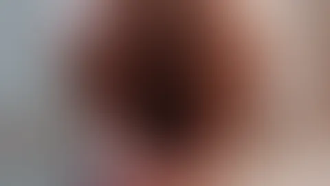 Was wäre, wenn ich ganz brav mein Höschen ausziehe und wie ein kleines, gehorsames Mädchen in Doggy-Position auf dich warte, hm? 😈💋