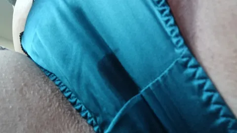 Selbstbefriedigung mit Slip inside