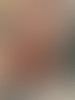 Zwischen den Seiten verliere ich mich - ganz entspannt, ganz bei mir... 🥰 Ein bisschen Haut, ein gutes Buch und dieser Moment, der leise sagt: Verführung beginnt im Kopf. 😉