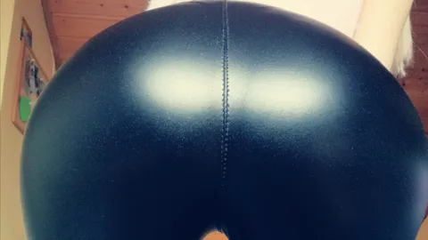 Mein A***h in Leggins đđ
