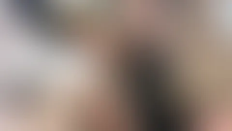 Meine Brüste quellen aus meiner Latexbluse 😱