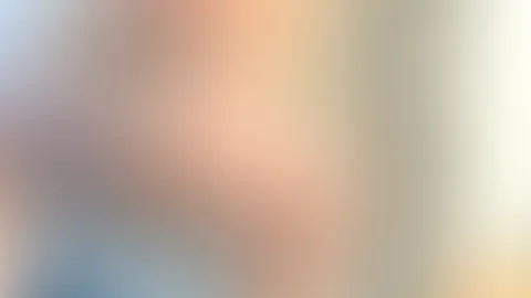 Wo schaust du zuerst hin: auf meinen nackten Knackarsch oder den frechen Nippel?