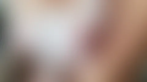 Tittenf**k mit Vibrator