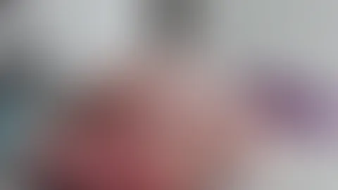 Es war ein wirklich heißer Tag aber ich hatte einfach so doll Lust auf S*x. Also überrumpelte ich ihn einfach und fing an seinen S*****z zu b****n. Ich setzte mich auf ihn und ritt bis ich völlig fe