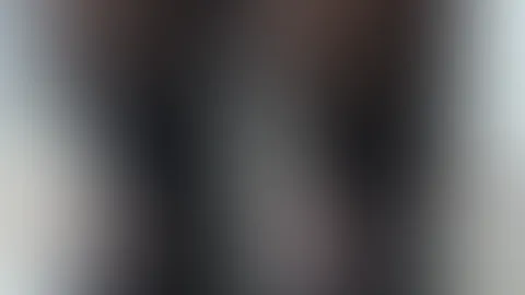 Jetzt überlege ich — soll ich einen Minirock mit Strümpfen und Höschen tragen… oder ohne? 😜 Was meinst du? 😋