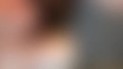 Girl/Girl Content: Mitschnitt einer live Performance in einer öffentlichen Toilette (inkl. Strap-on f**k)