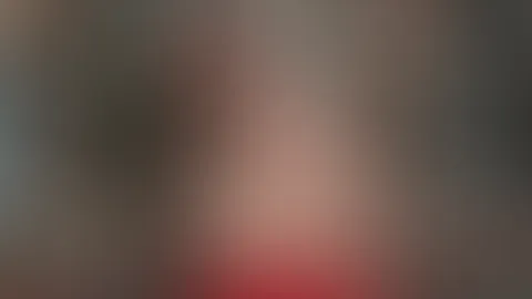 Ich saß im Schneidersitz vor meinem Bücherregal, dabei habe ich mein rotes Sommerkleid so drappiert, das der Blick auf alle meine heißen Zonen frei war - Brüste und meine geile rasierte P***y sind dir