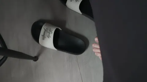 schwarze Socken getauscht gegen helle Nylonsocken đ§Š