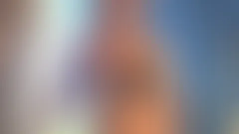 Wochenende läuft an 😈 Während alle noch überlegen, wohin… Ich stecke schon im winzigsten Bikini und fahre gleich an den Strand - wird heiß und nass 🔥
