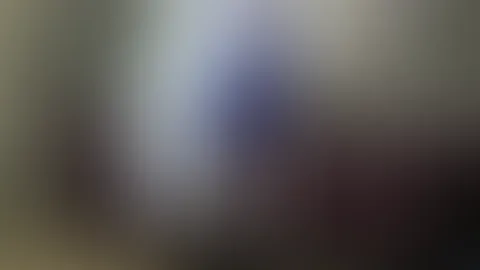 Ich liebe einfach diesen Pelzmantel. Er ist so toll, so weich und so warm. Immer, wenn ich ihn trage, werde ich einfach nur mega geil. Doch diesmal bin ich allein. Niemand ist da, der meine nasse, kle