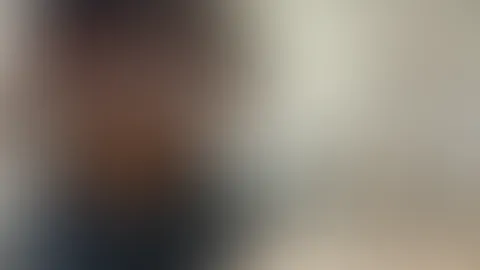Upsi wer schiebt sich denn da die F****r auf der Arbeit in ihr nasses fötzchen 💦😋🤭😇