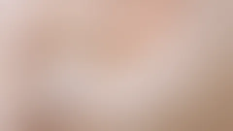 Wenn kein Dildo zur Hand ist, muss eben eine Gurke reichen. Meinst du, meine M****i schafft sie ganz? đ