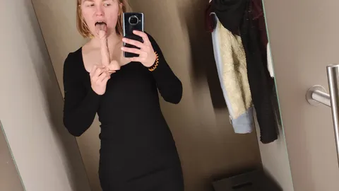 Was mache ich den mit dem dildo in der umkleide Kabine?