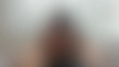 Wolltest du mir schon immer mal tief in die Augen schauen, wenn ich dir deinen S*****z blase!? Willst du in meinem Gesicht ablesen wie geil ich gerade auf dich und deinen S*****z bin!? Jetzt hast du d