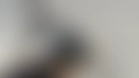 Komm… Schuhe sauber lecken.. 🤤👅💦  vielleicht spuck ich dich als Belohnung an.