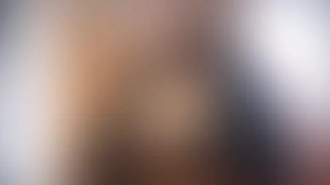 Statt zu arbeiten, besorge ich es mir am Schreibtisch!