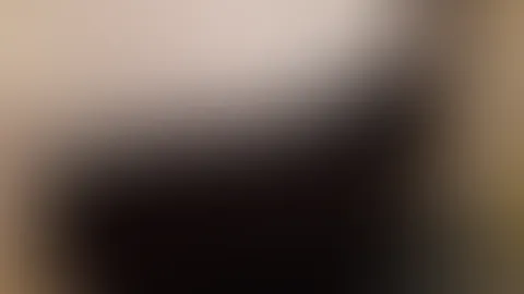 Ihr könnt mir hier zusehen wie meine Nippel beim abpumpen so richtig schön die Milch verspritzen wenn die Muttermilch Pumpe sie ordentlich lang zieht. Einfach ein geiler anblick wenn Sie spritzen und
